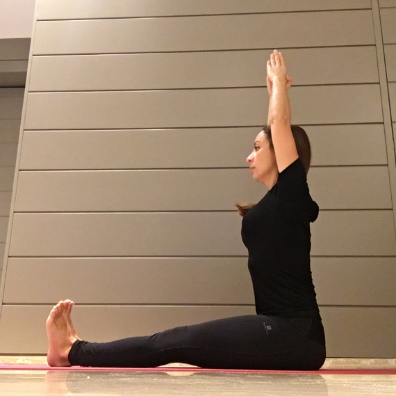 Cominciare bene la giornata con lo yoga - Claudia Porta su iocominciobene - posizione Paschimottanasana